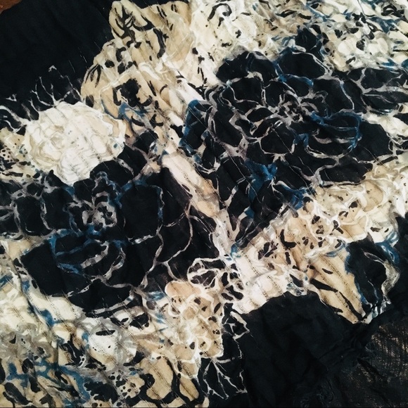 Black, Blue, Tan, & White Floral Printed Scarf - Picture 2 of 2